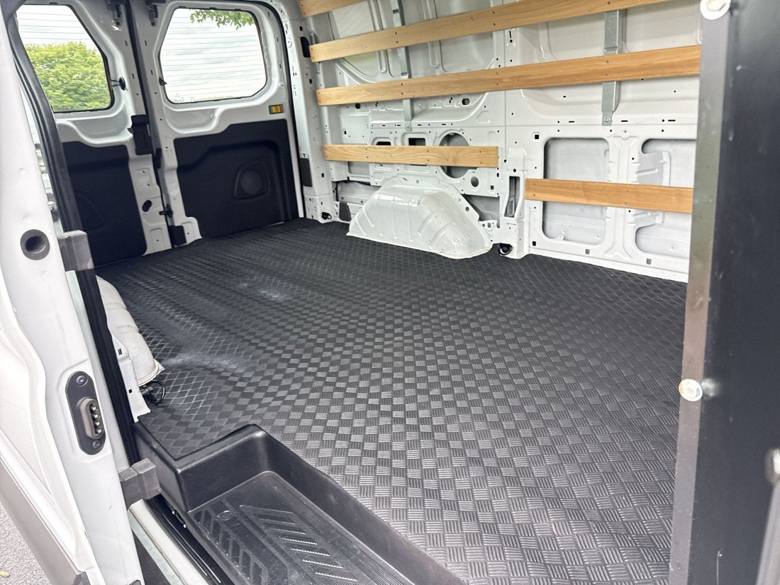 2025 Ford Transit Cargo Van T-250 130" Low Rf 9070 GVWR RWD