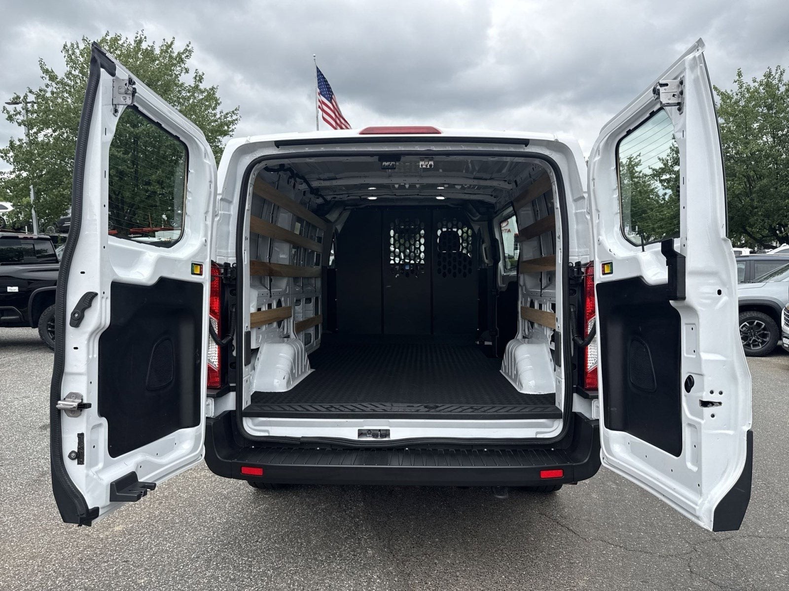 2025 Ford Transit Cargo Van T-250 130" Low Rf 9070 GVWR RWD