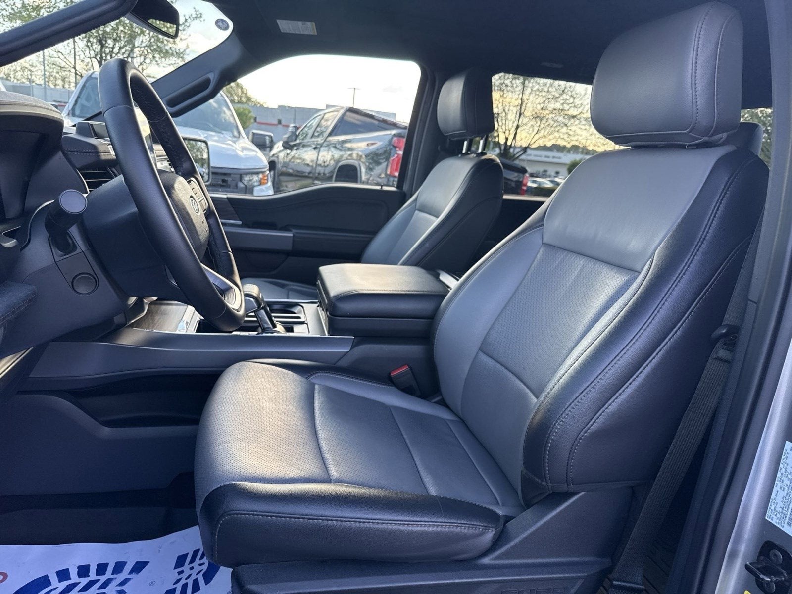 2025 Ford F-150 Lightning LARIAT