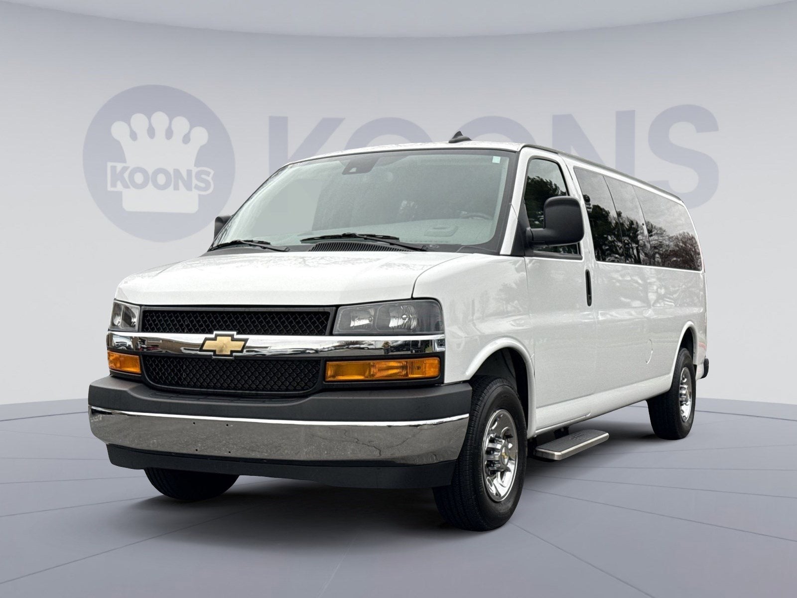 2024 Chevrolet Express Passenger 3500 1LT