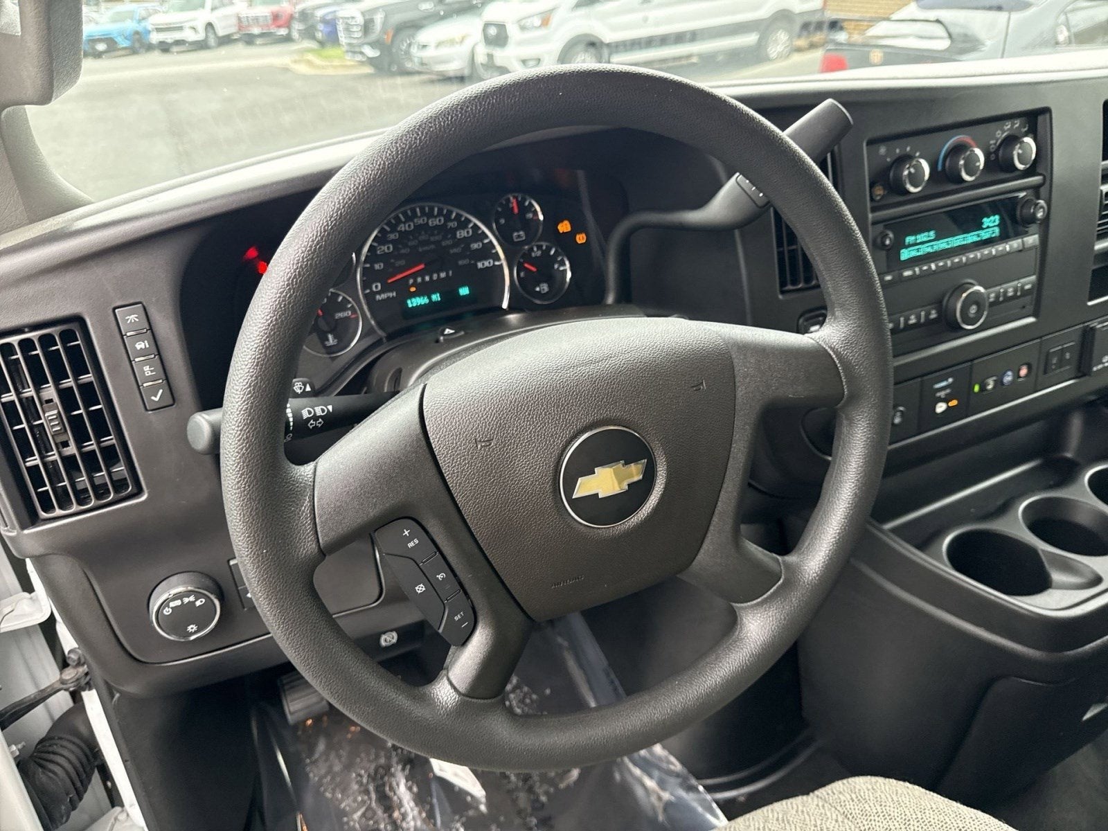 2024 Chevrolet Express Passenger 3500 1LT