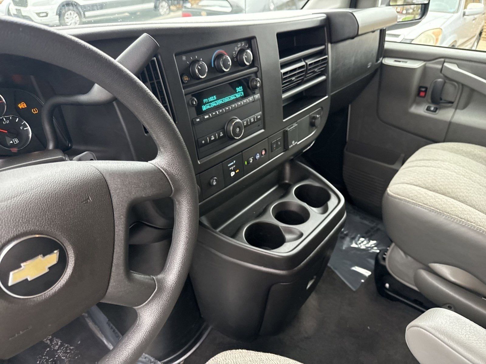 2024 Chevrolet Express Passenger 3500 1LT