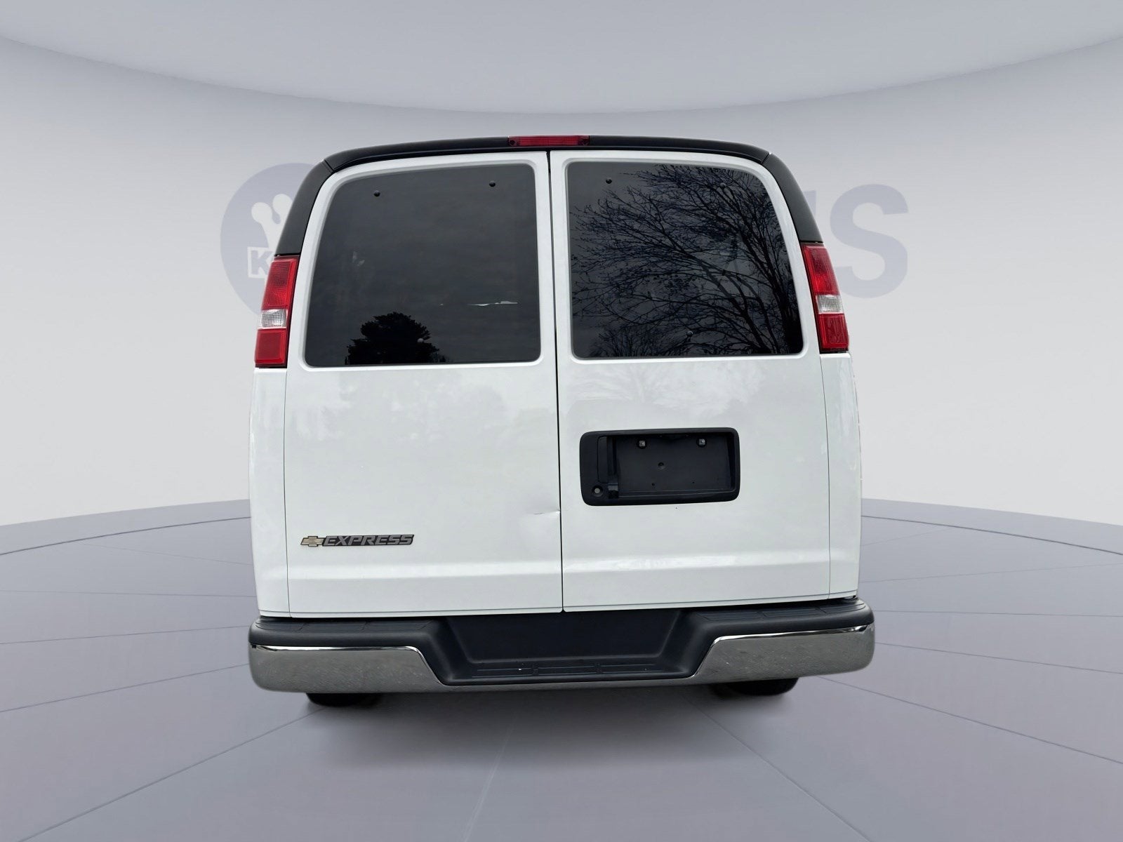 2024 Chevrolet Express Passenger 3500 1LT