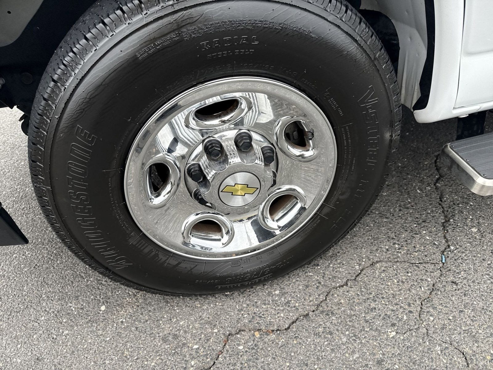 2024 Chevrolet Express Passenger 3500 1LT