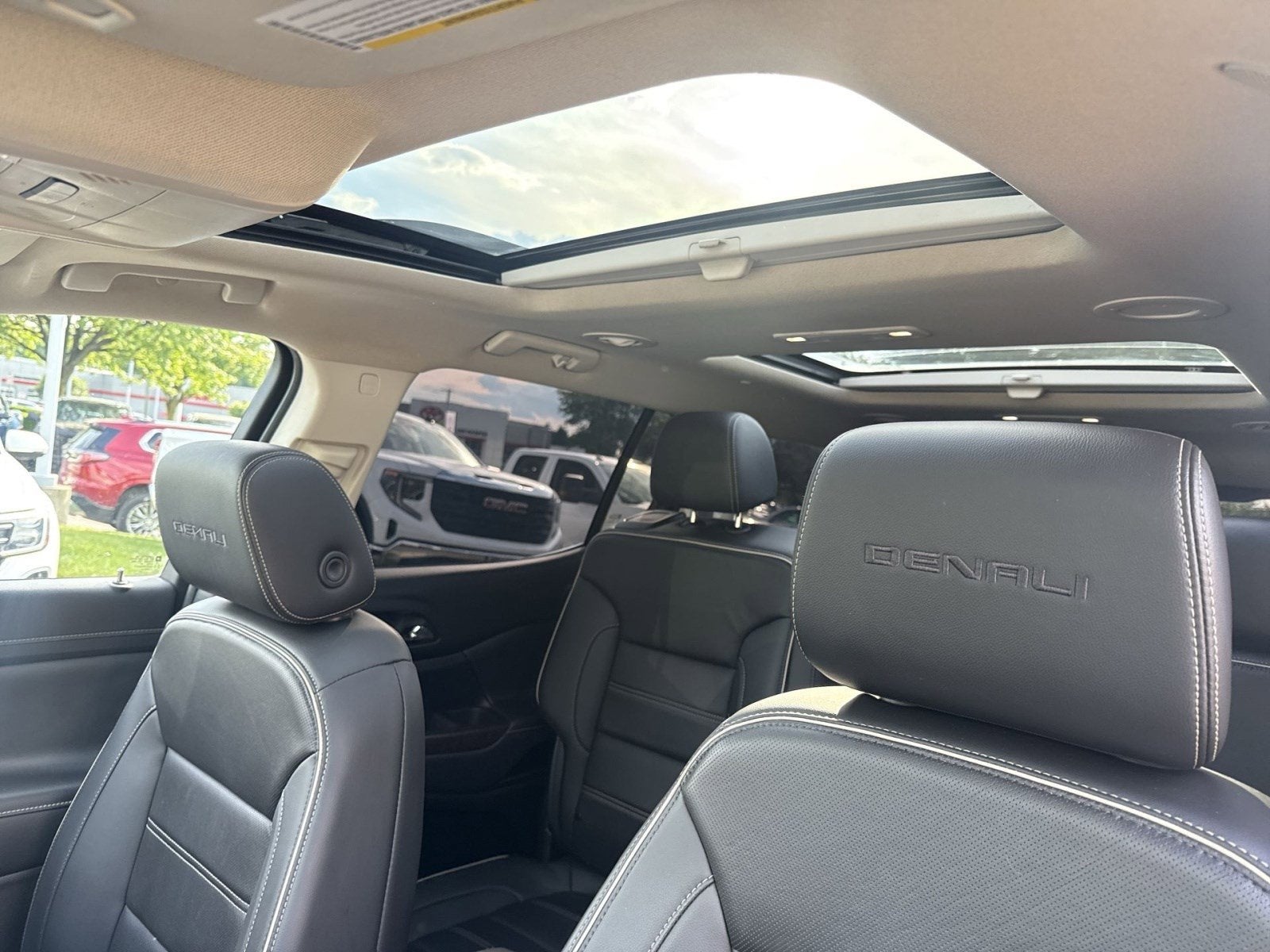 2022 GMC Acadia Denali