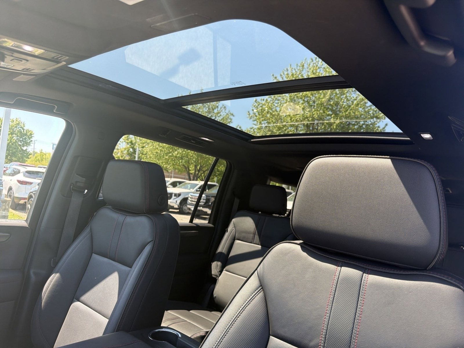 2025 Chevrolet Suburban RST
