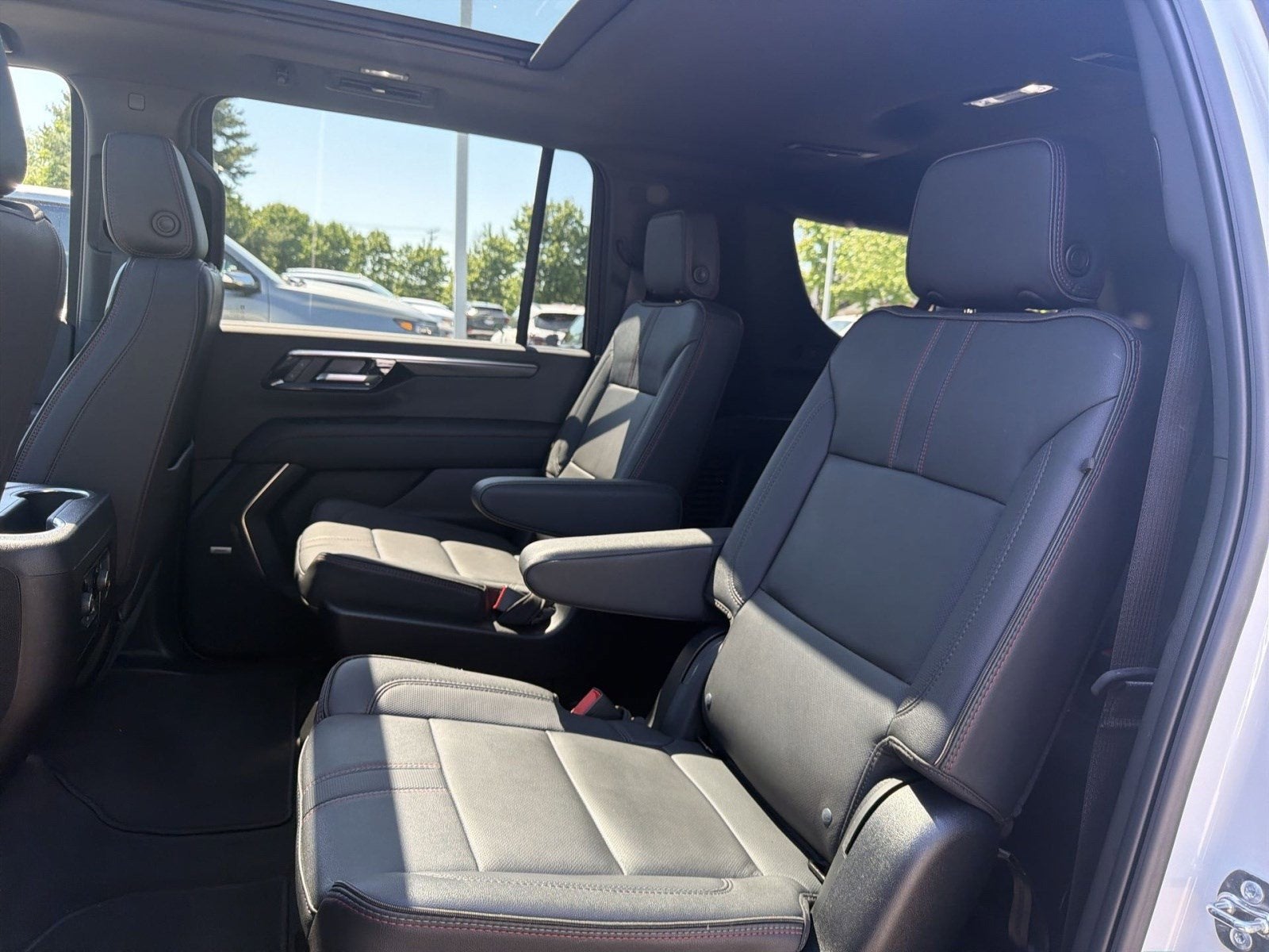 2025 Chevrolet Suburban RST