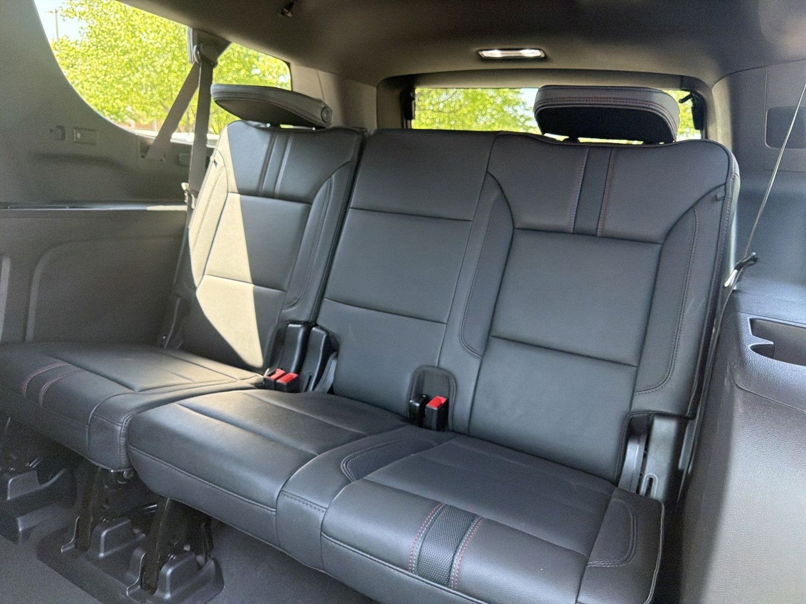 2025 Chevrolet Suburban RST