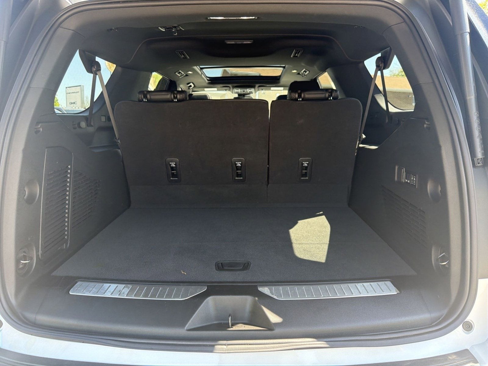 2025 Chevrolet Suburban RST