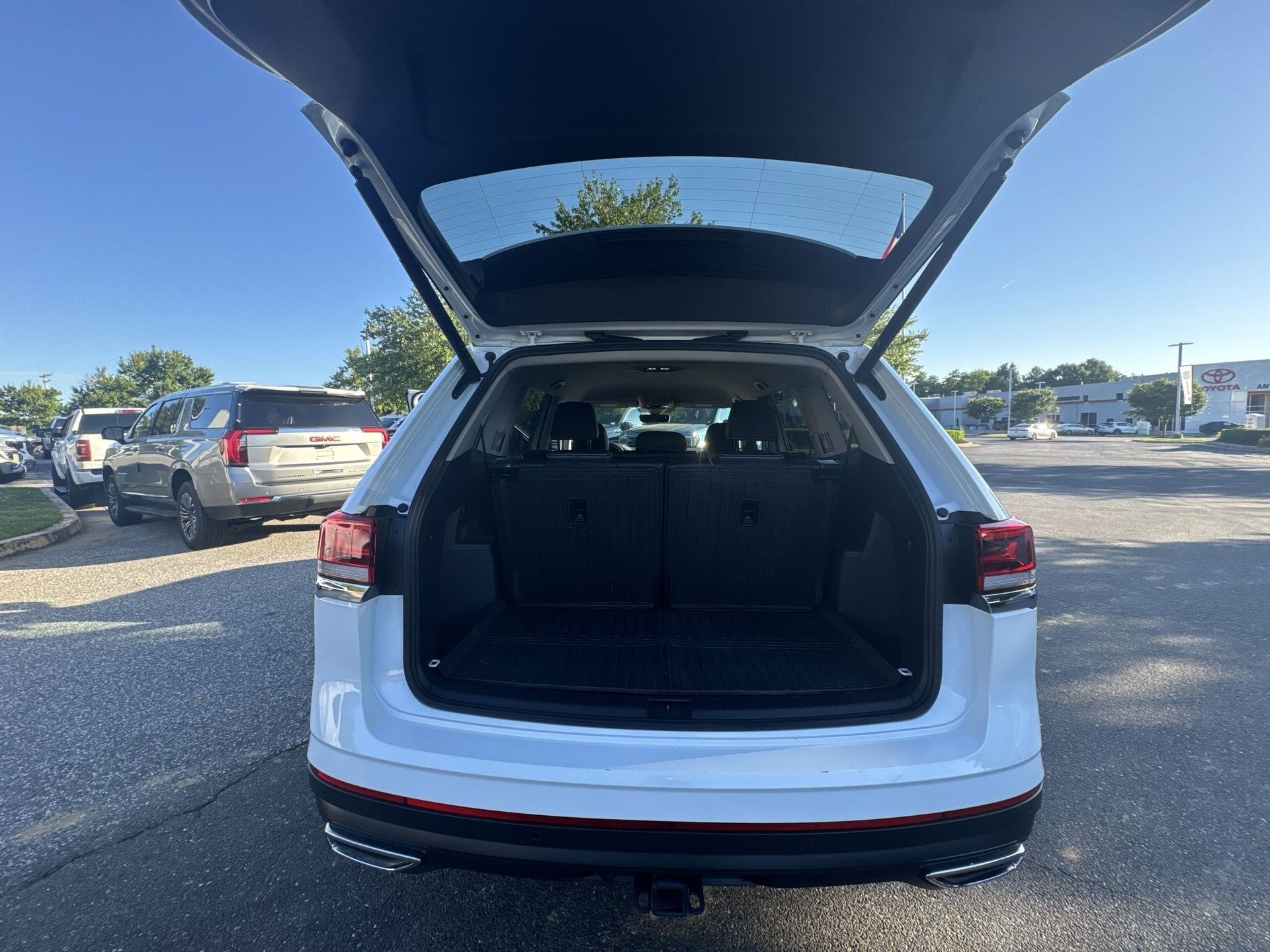 2025 Volkswagen Atlas 2.0T SE w/Technology