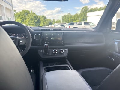 2023 Land Rover Defender V8