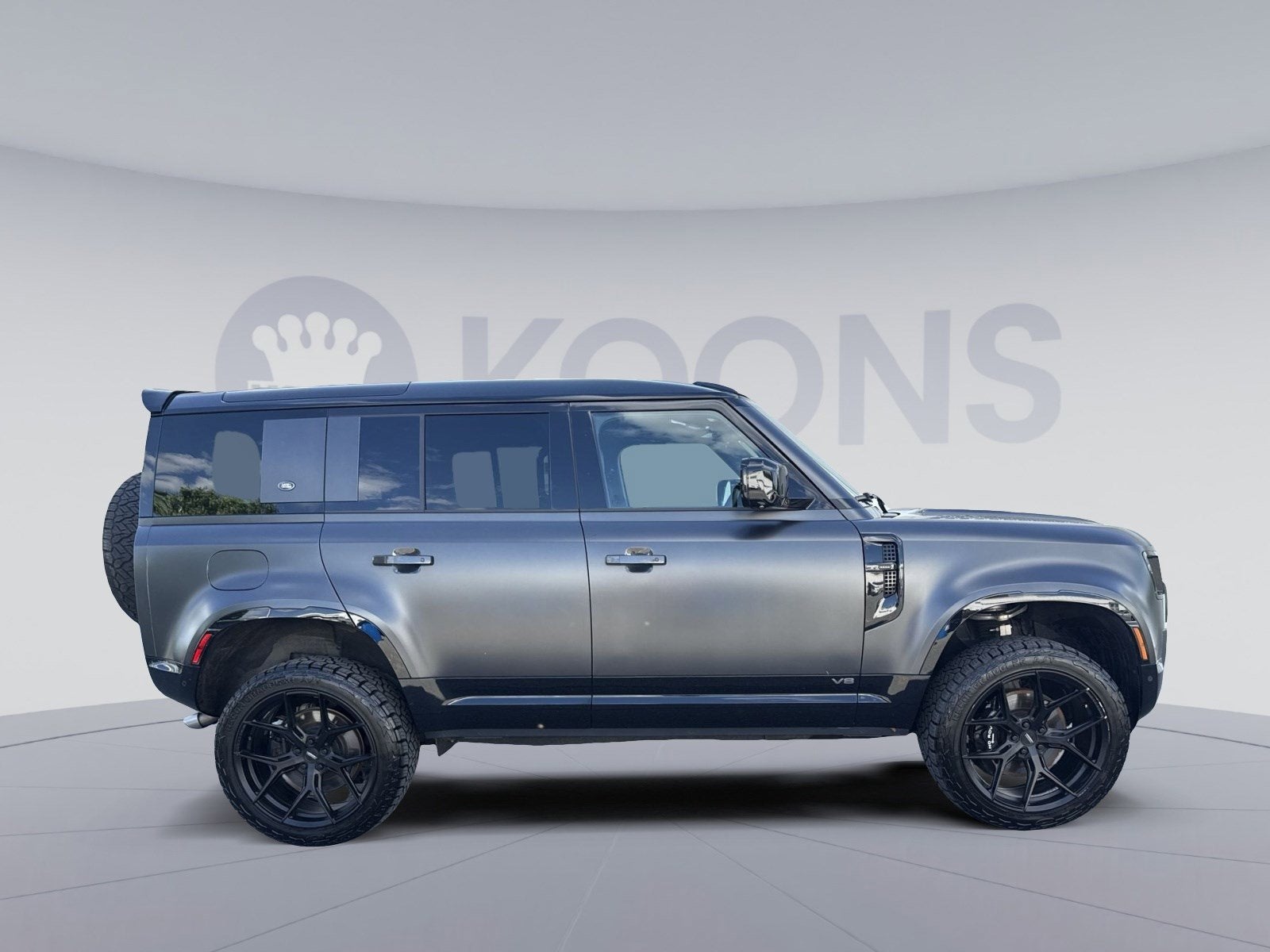 2023 Land Rover Defender V8