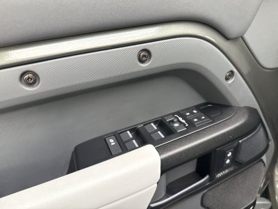 2025 Land Rover Defender OCTA